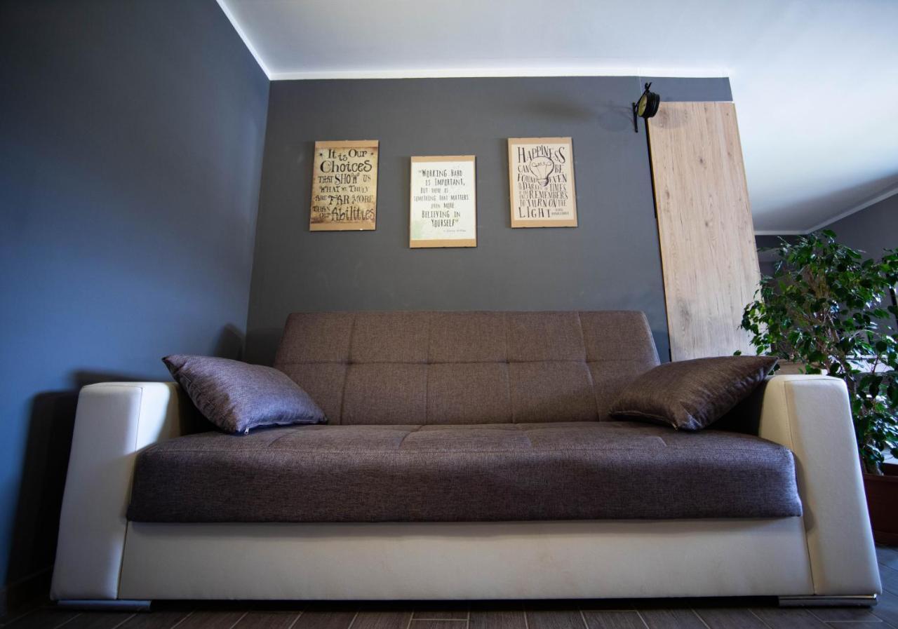 Binario 9 3/4 Bed & Breakfast Villafranca Piemonte Bagian luar foto