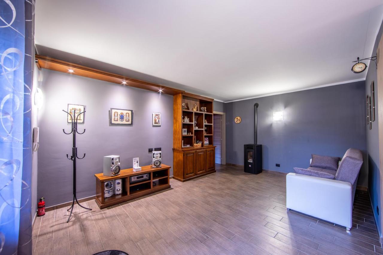 Binario 9 3/4 Bed & Breakfast Villafranca Piemonte Bagian luar foto