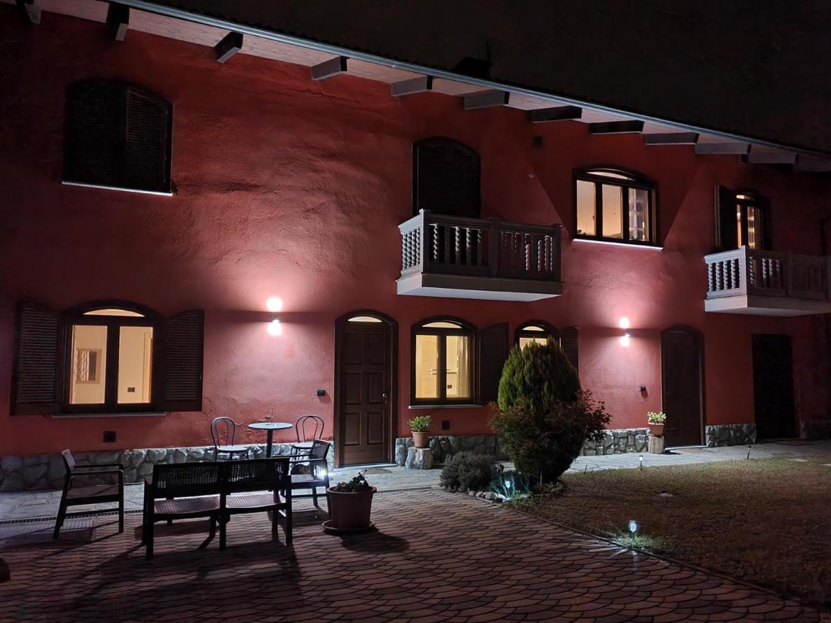 Binario 9 3/4 Bed & Breakfast Villafranca Piemonte Bagian luar foto